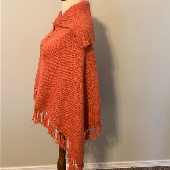BCBGMAXAZRIA knit fringe poncho OS - Picture 3 of 6